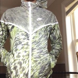 nike windbreaker !!